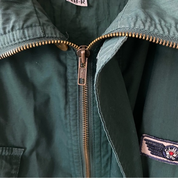 Vintage Military Style Green Jacket Bomber with Logo Patch - Picture 5 of 12